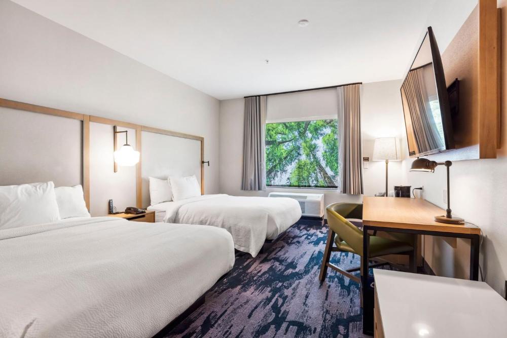 Queen Guest Room with 2 Queen Beds interior